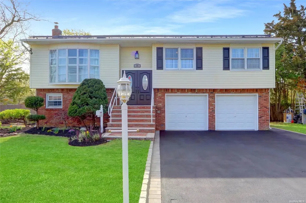 58 Nassau Avenue West Babylon NY 11704