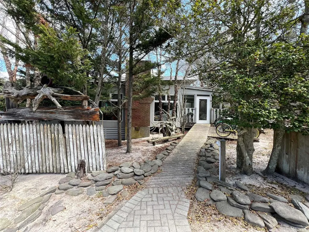 50 Homesite Walk Seaview NY 11770