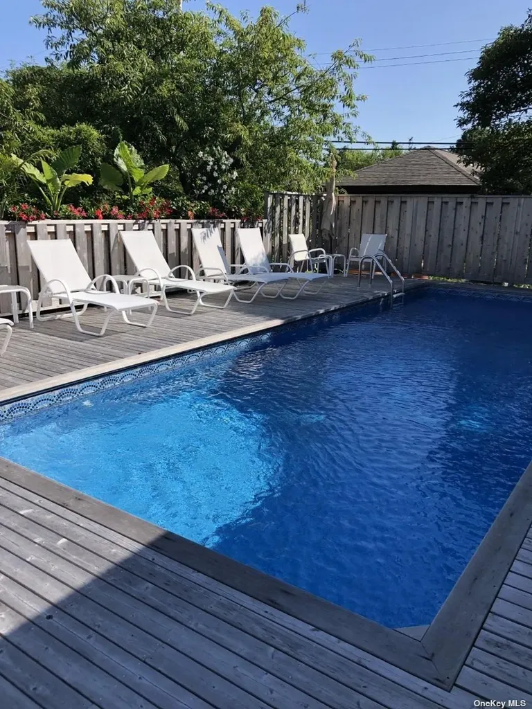 50 Homesite Walk Seaview NY 11770