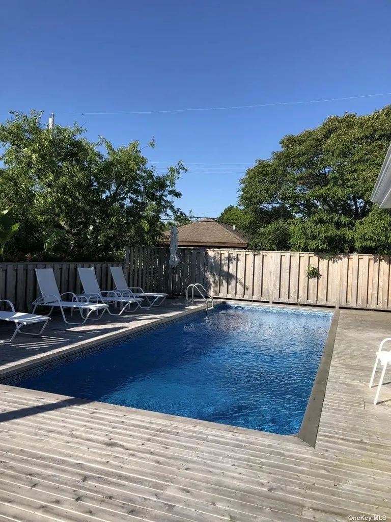 50 Homesite Walk Seaview NY 11770