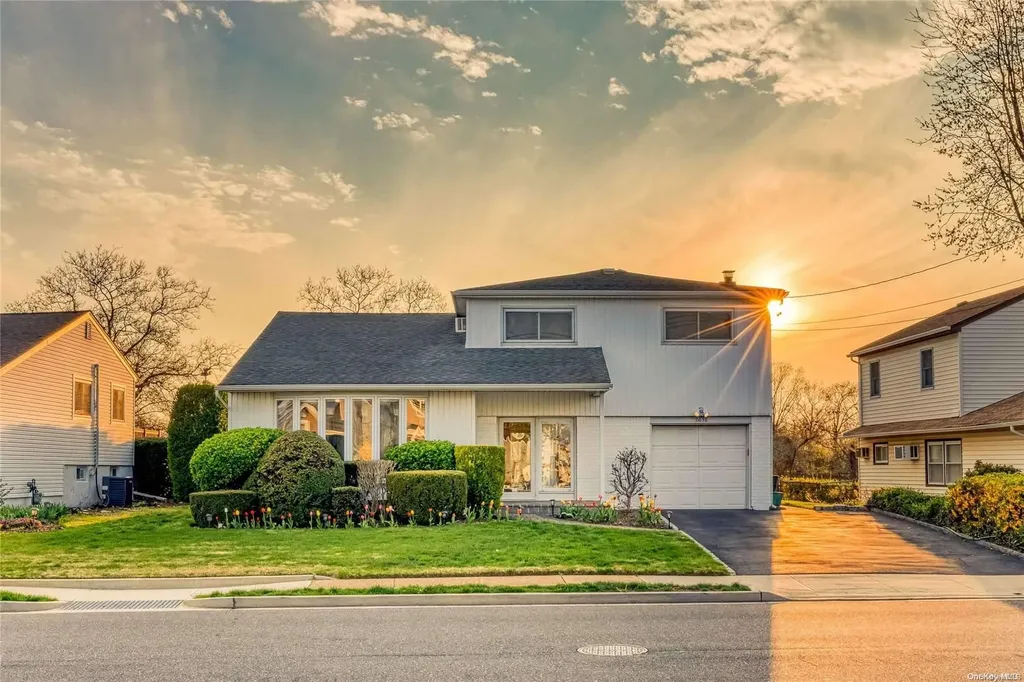 2638 Hewlett Lane Bellmore NY 11710