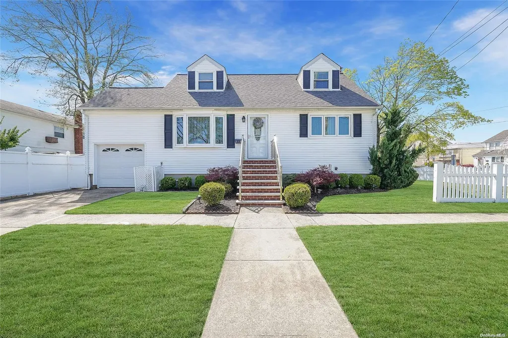 3132 Yost Boulevard Oceanside NY 11572