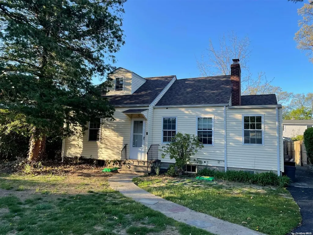 115 Monroe Drive Centerport NY 11721