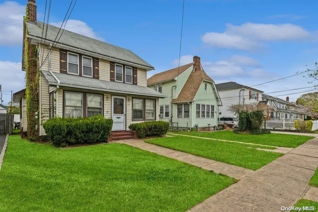 33 Malden Avenue Lynbrook NY 11563