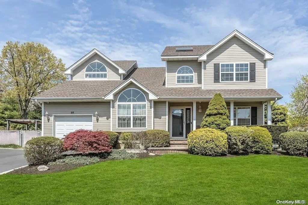 20 Long House Way Commack NY 11725