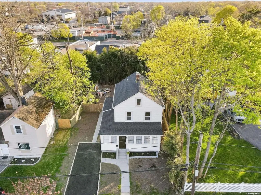 20 Center Avenue Bay Shore NY 11706