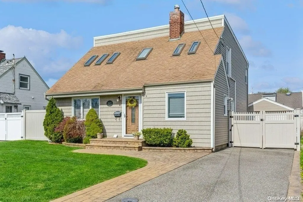 2673 Riverside Avenue Merrick NY 11566