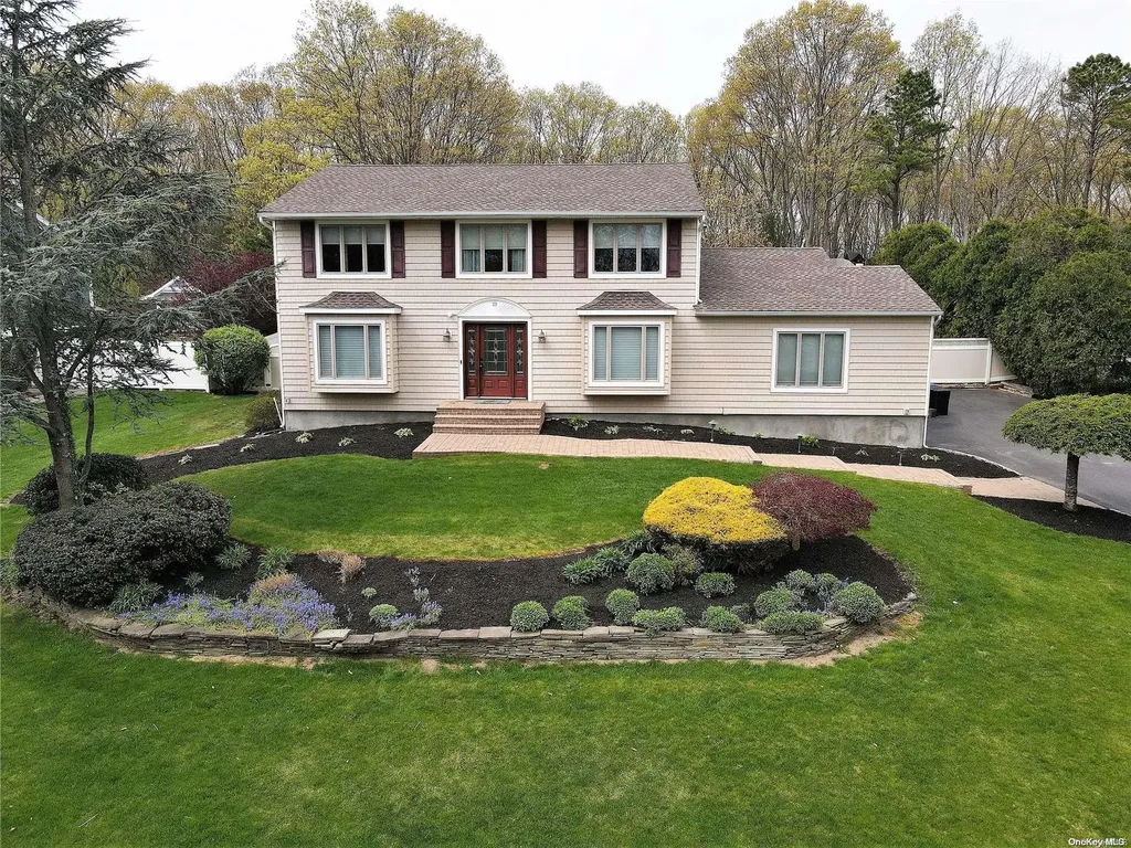 29 Stonehurst Lane Dix Hills NY 11746