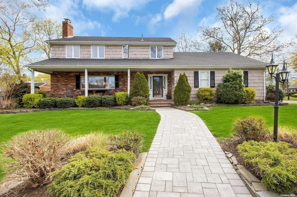 1 Hillside Avenue Blue Point NY 11715