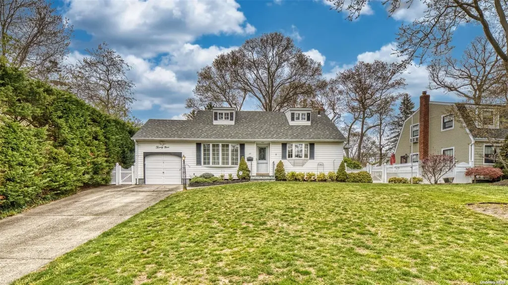 29 Brook Lane Smithtown NY 11787