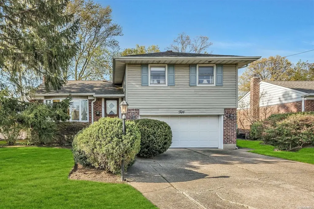 50 Blanche Street Plainview NY 11803