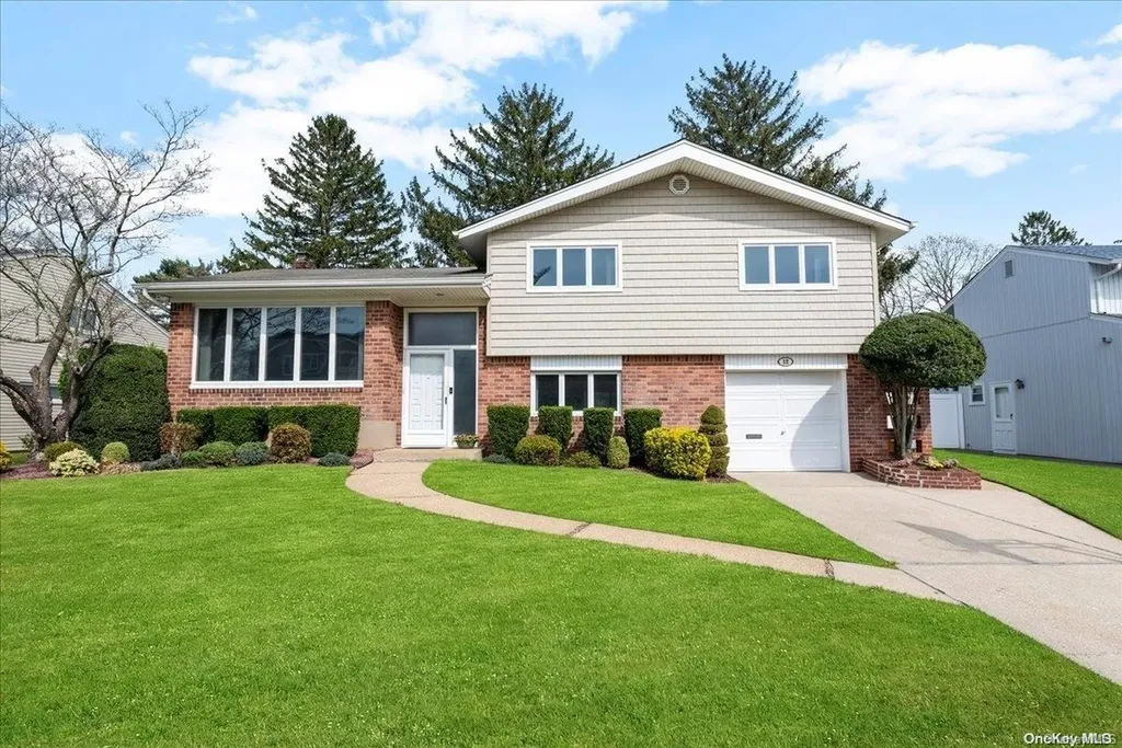 12 Shelter Hill Road Plainview NY 11803