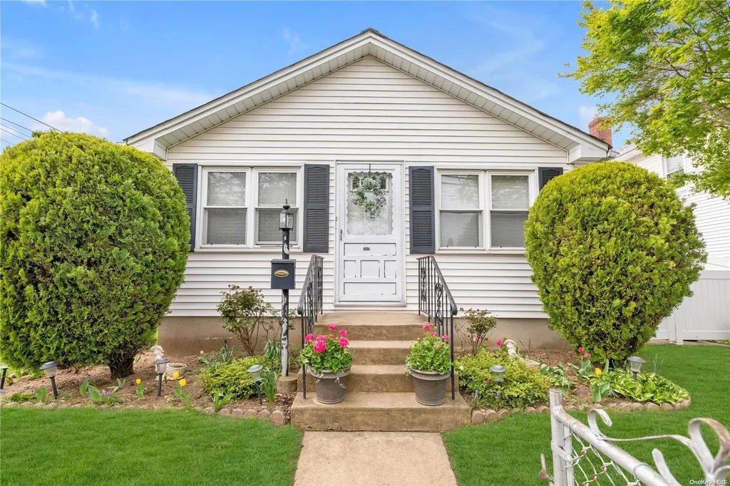263 Maple Place Mineola NY 11501