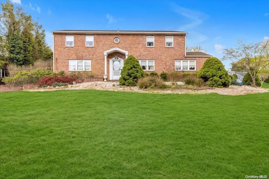 62 Steven Place Smithtown NY 11787
