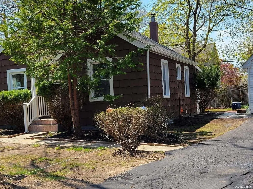 86 Orchid Drive Mastic Beach NY 11951