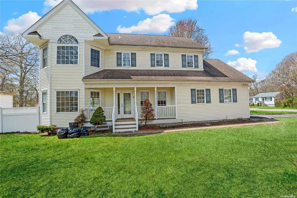 84 Baybright Drive Shirley NY 11967