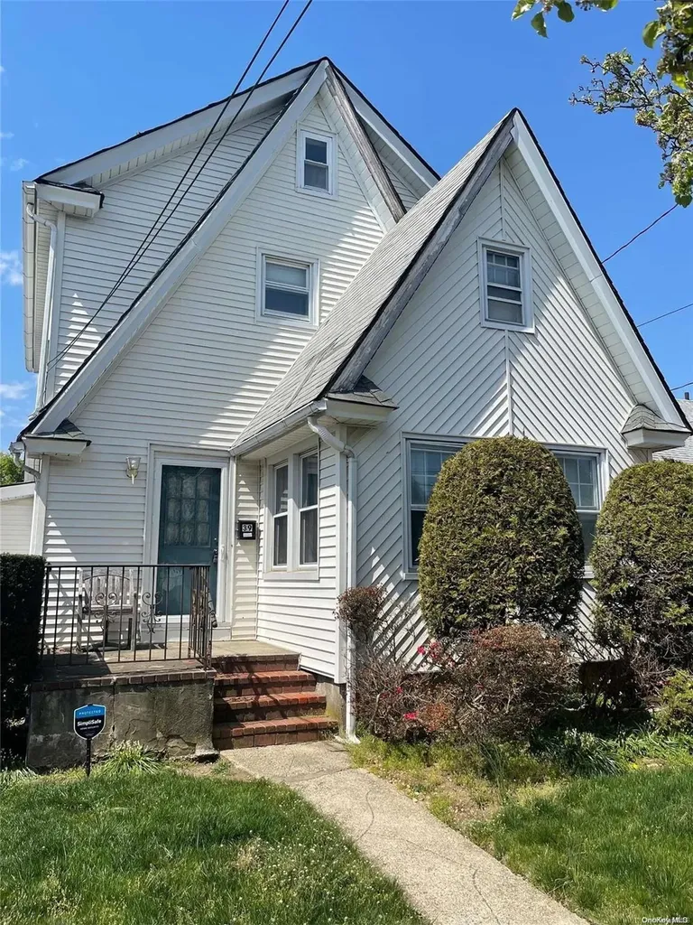 39 Holly Avenue Hempstead NY 11550