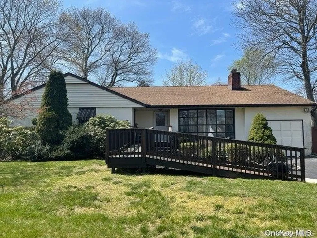 36 Maple Lane Shirley NY 11967