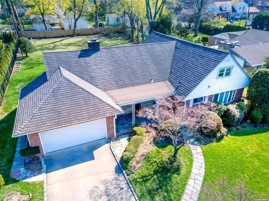 42 Nassau Drive Great Neck NY 11021