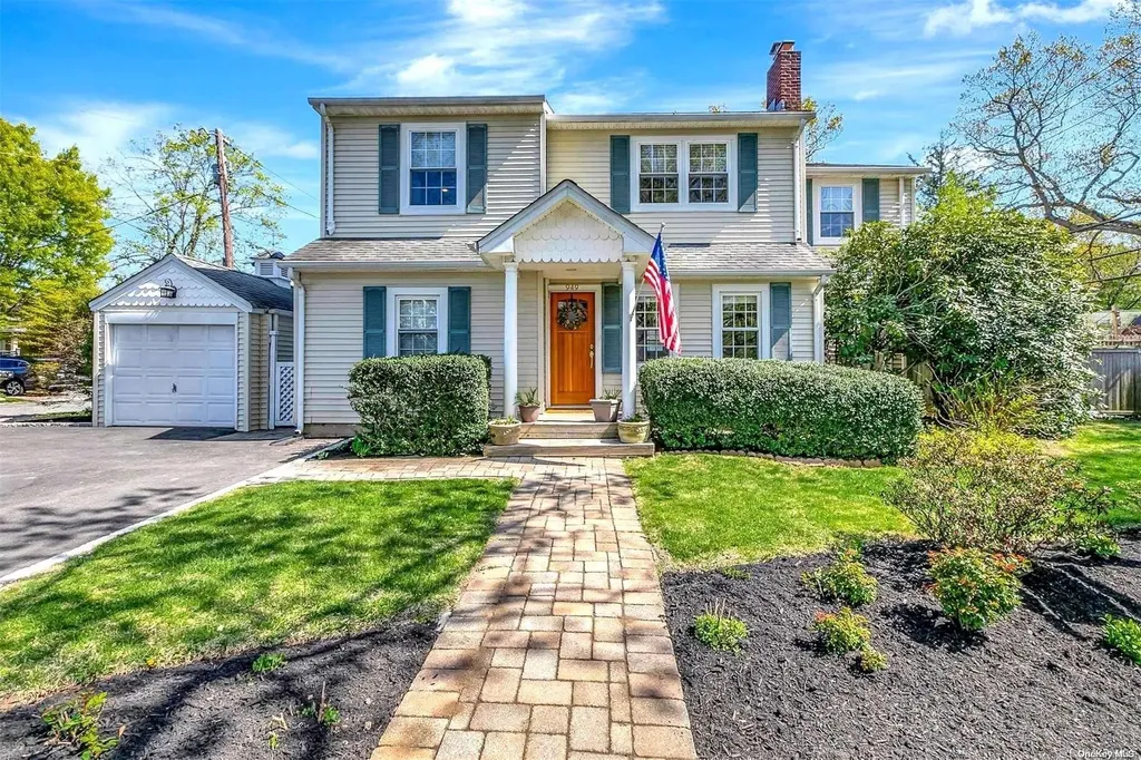 949 Washington Drive Centerport NY 11721