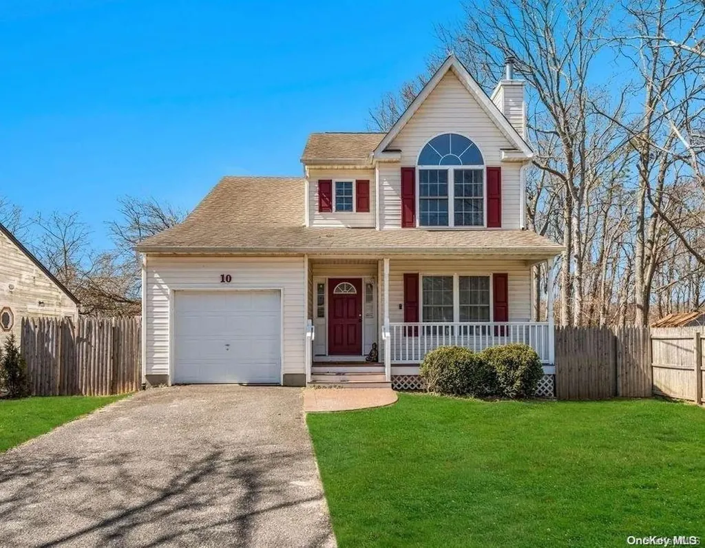 10 Hounslow Road Shirley NY 11967