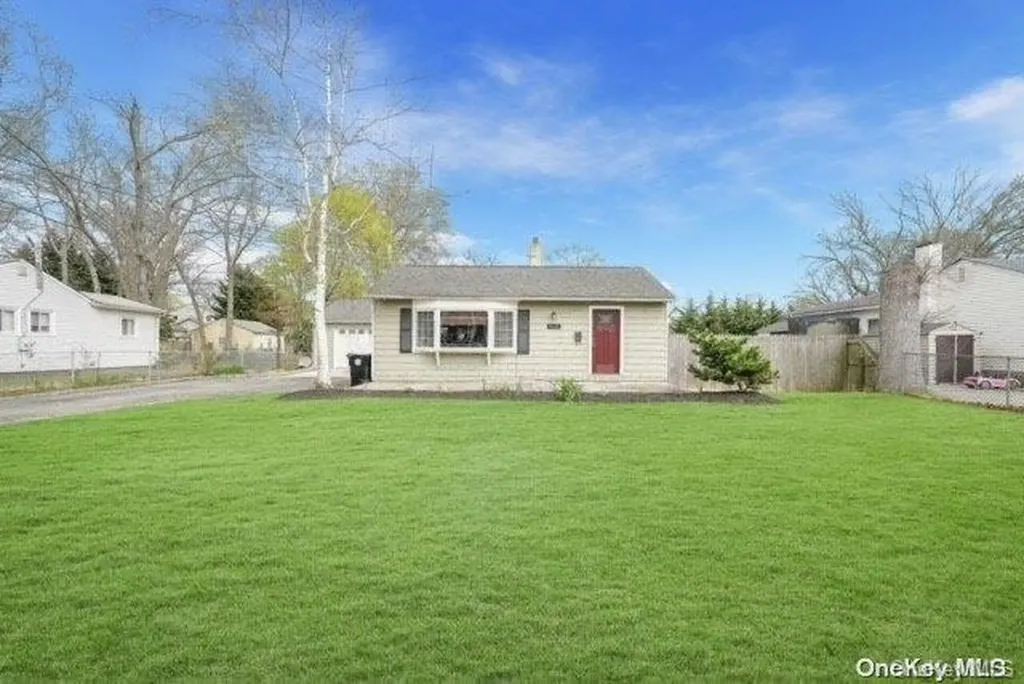 1117 Namdac Avenue Bay Shore NY 11706