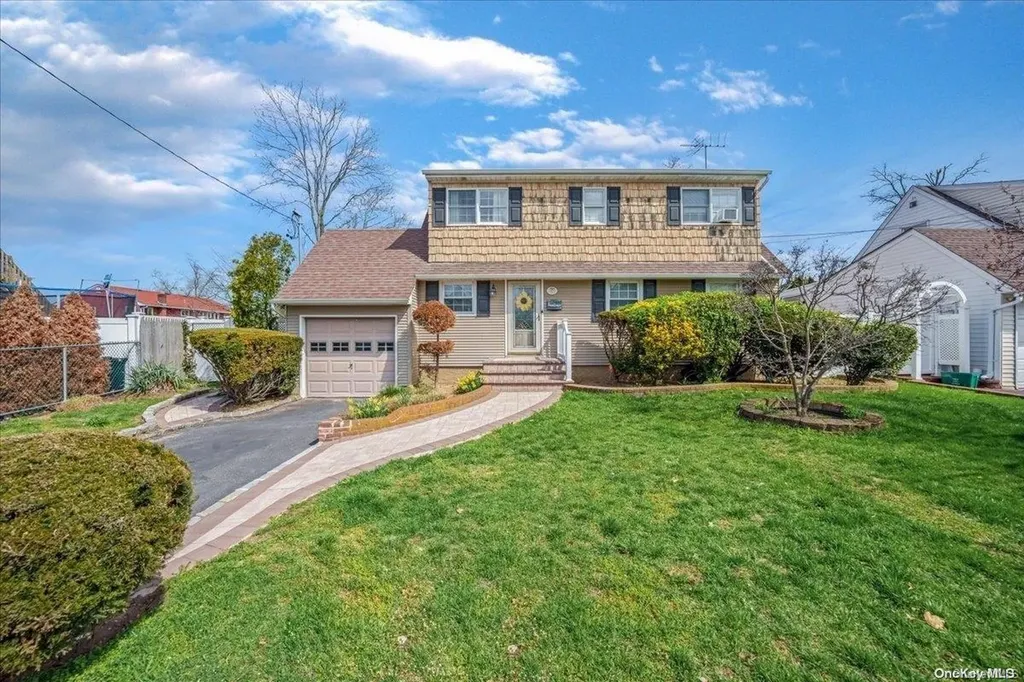 1679 Webster Avenue Merrick NY 11566