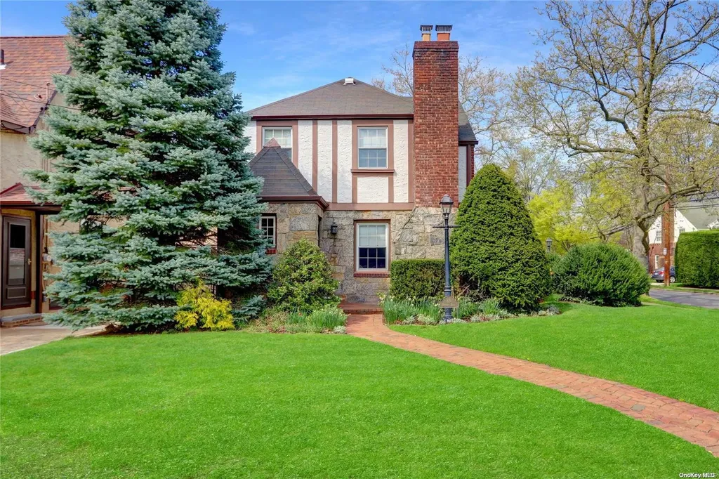 69 Utterby Road Malverne NY 11565