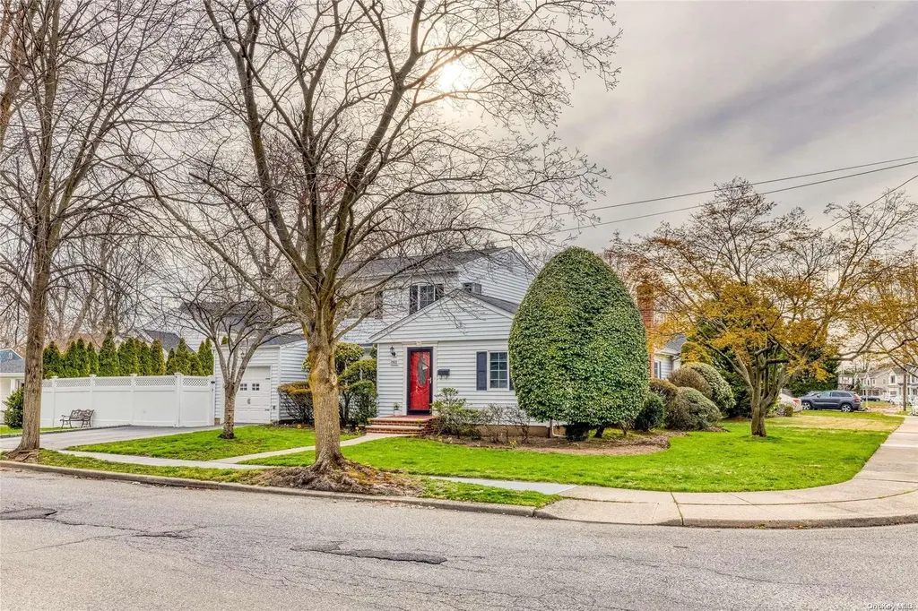 1502 Earl Road Wantagh NY 11793