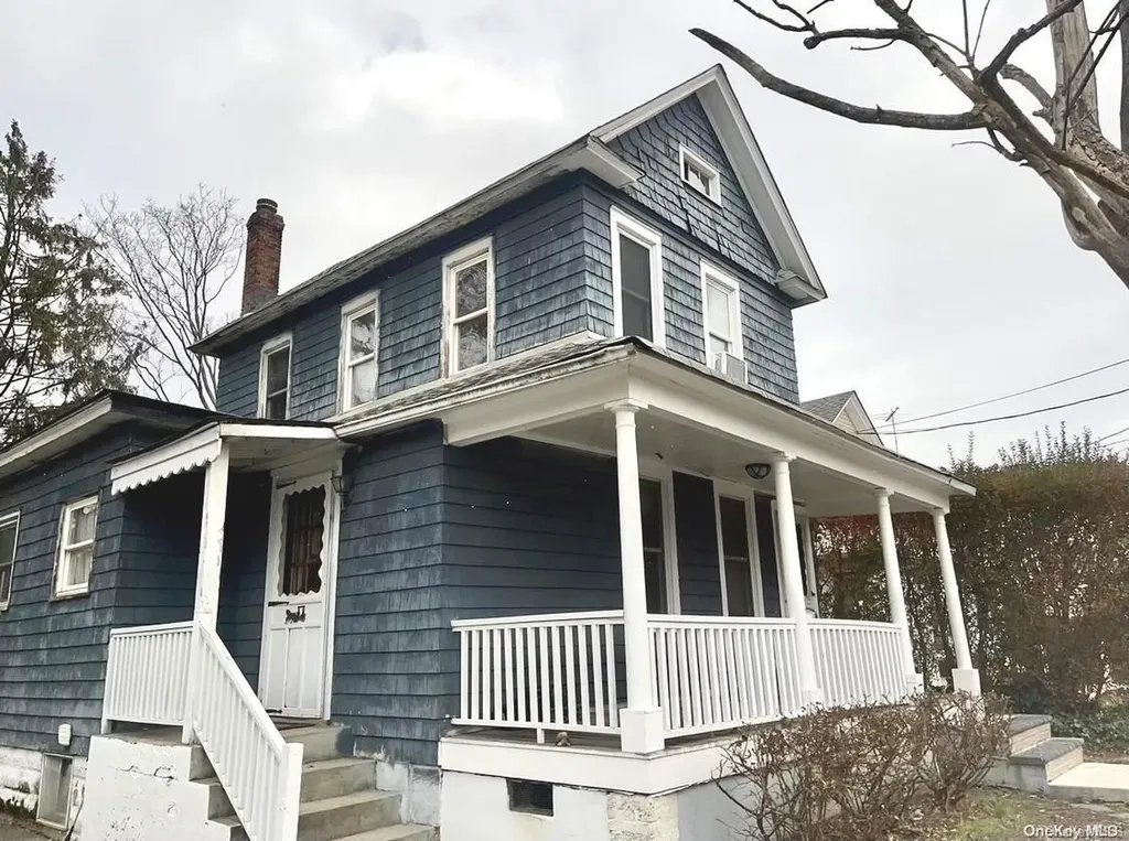 28 Franklin Square Freeport NY 11520