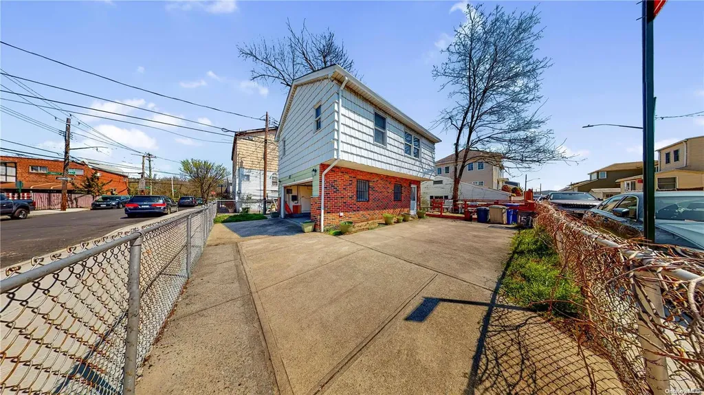 82 Beacon Court Brooklyn NY 11229