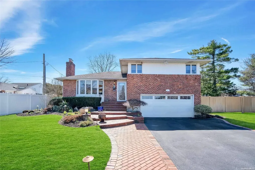3 Bart Court Plainview NY 11803