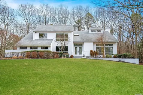 11 Surrey Lane Manorville NY 11949