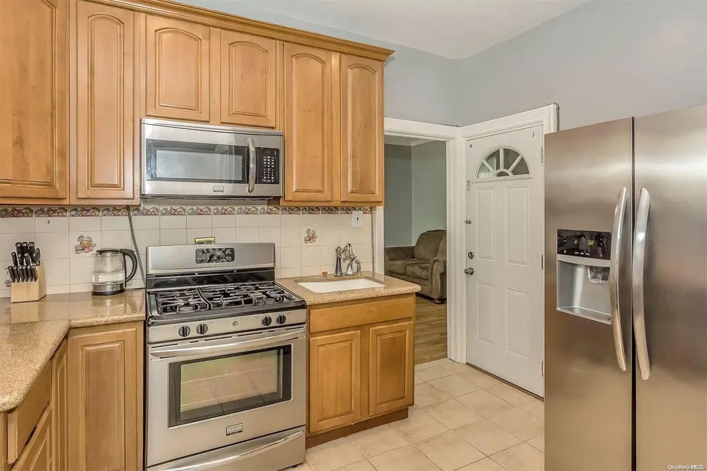 219 E 37th Street Brooklyn NY 11203