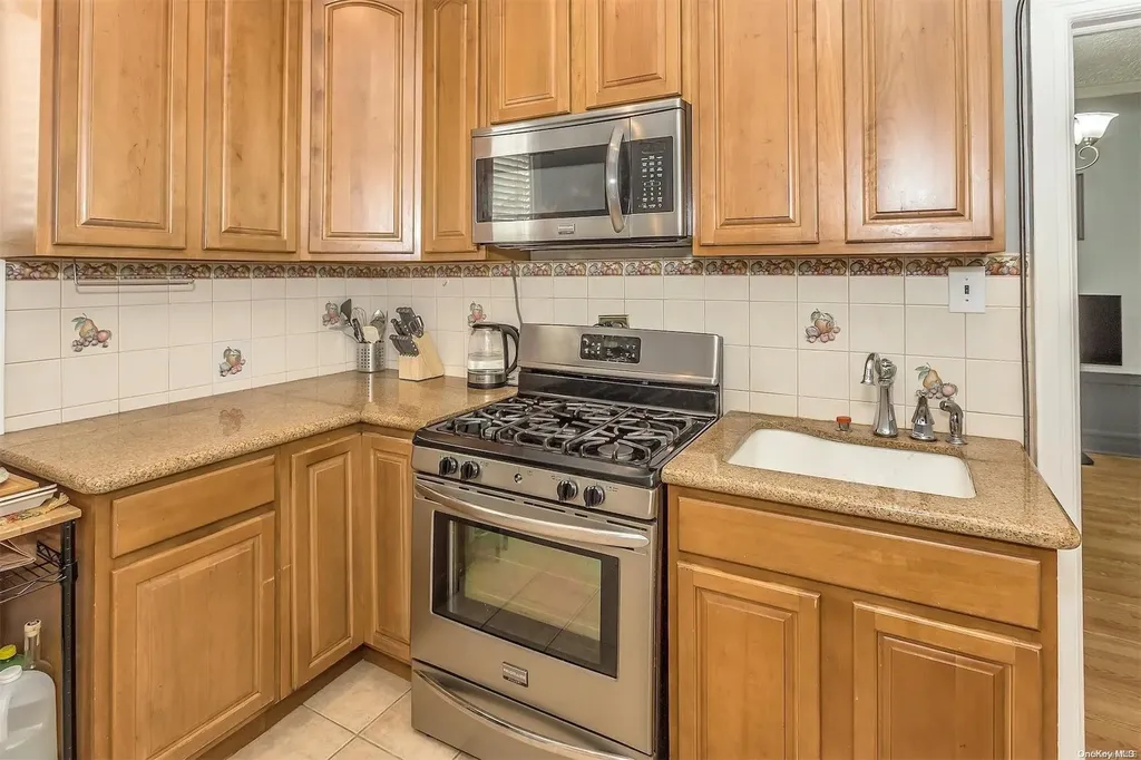 219 E 37th Street Brooklyn NY 11203