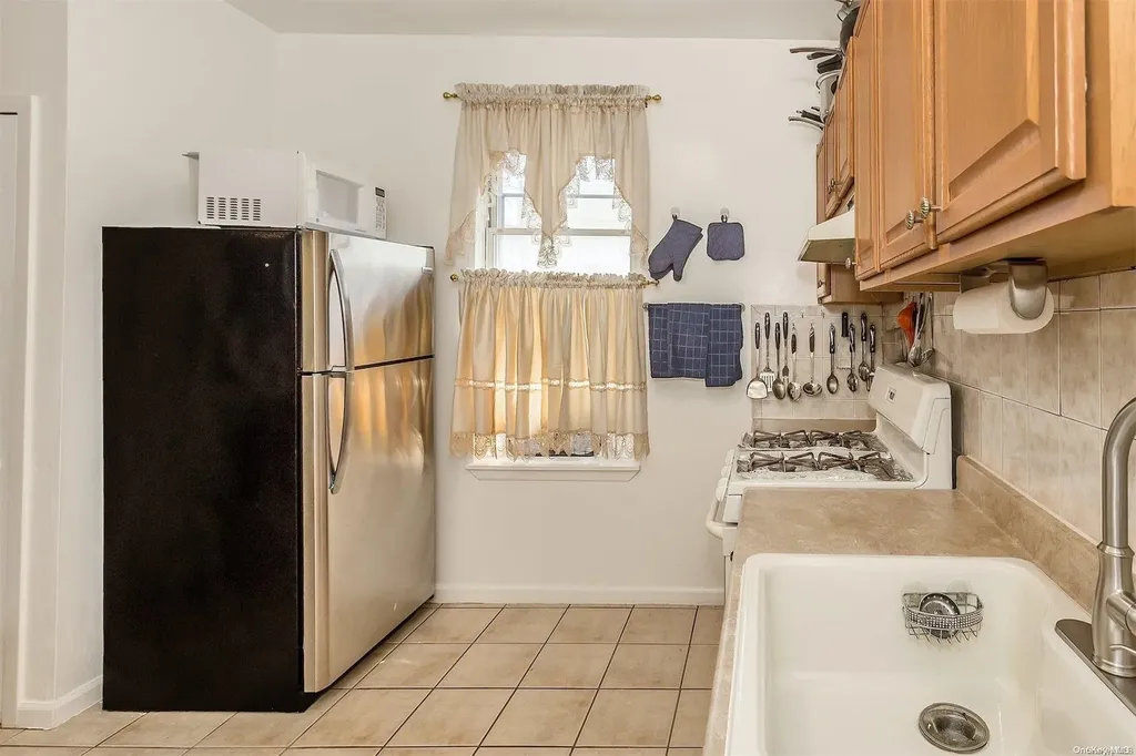 219 E 37th Street Brooklyn NY 11203