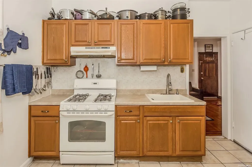 219 E 37th Street Brooklyn NY 11203