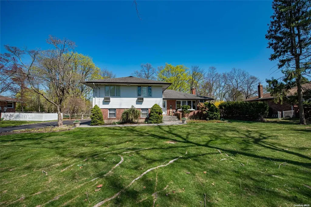 15 Ramita Lane Commack NY 11725