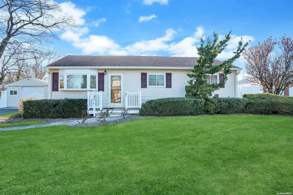 62 Mohawk Avenue Deer Park NY 11729
