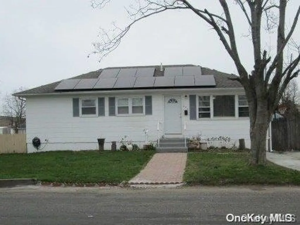 280 Cedar Court Copiague NY 11726