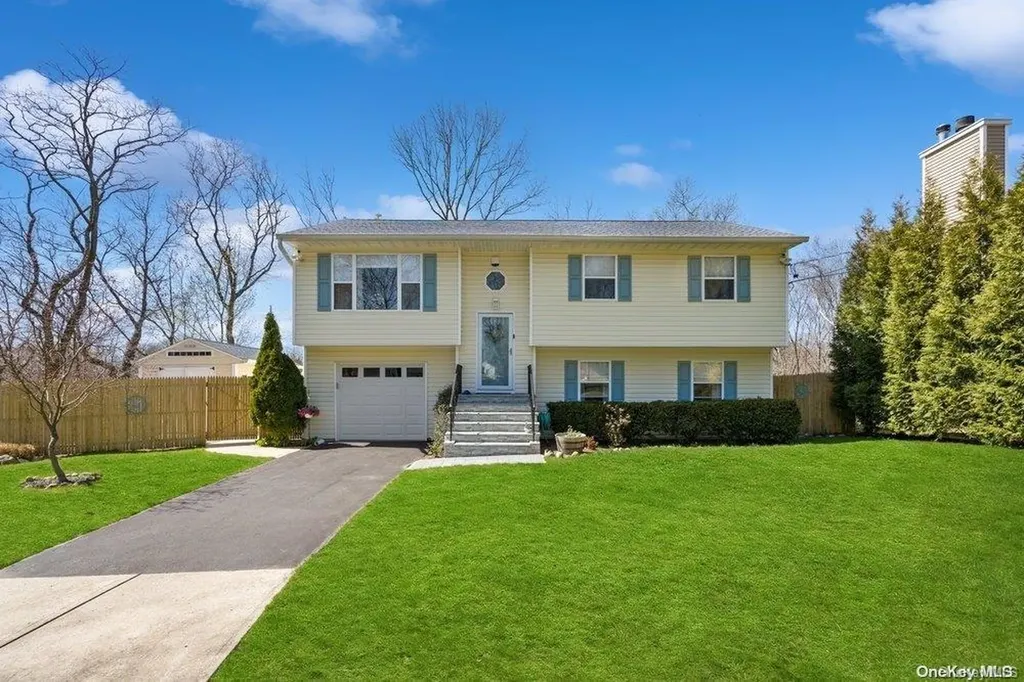 17 Gary Place Huntington NY 11743