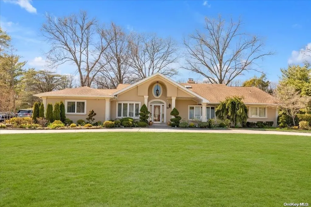 8 Linden Lane Old Westbury NY 11568