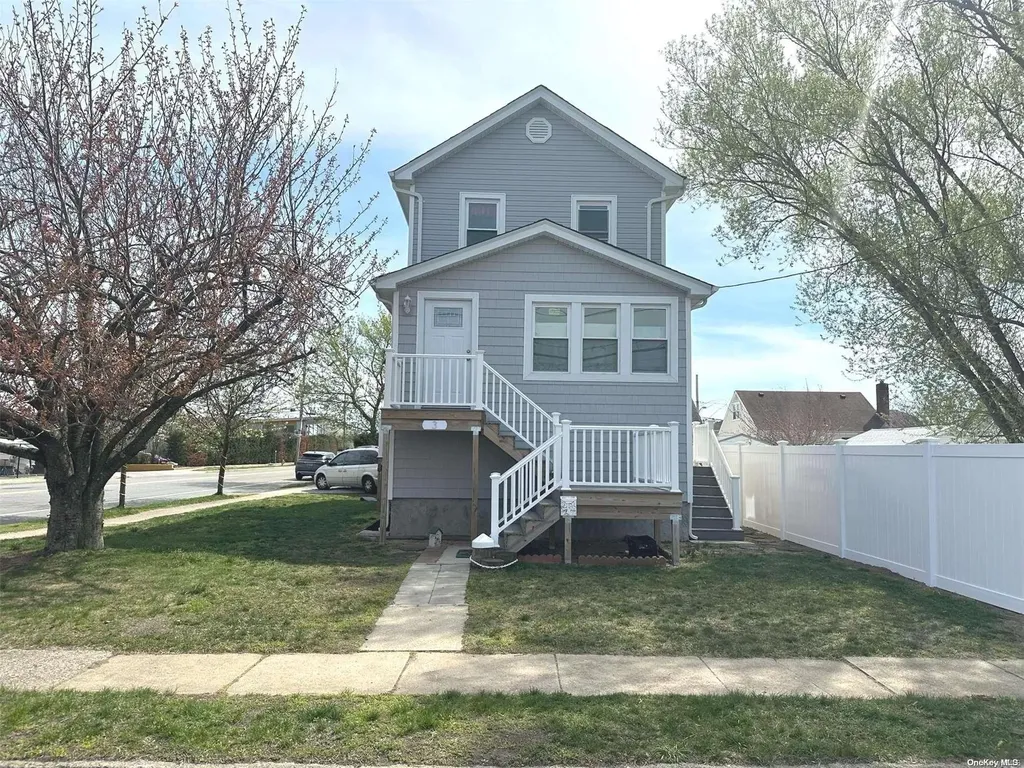 3 Ray Street Freeport NY 11520