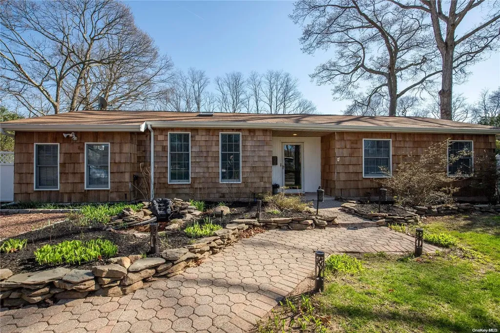 4 Model Court Rocky Point NY 11778