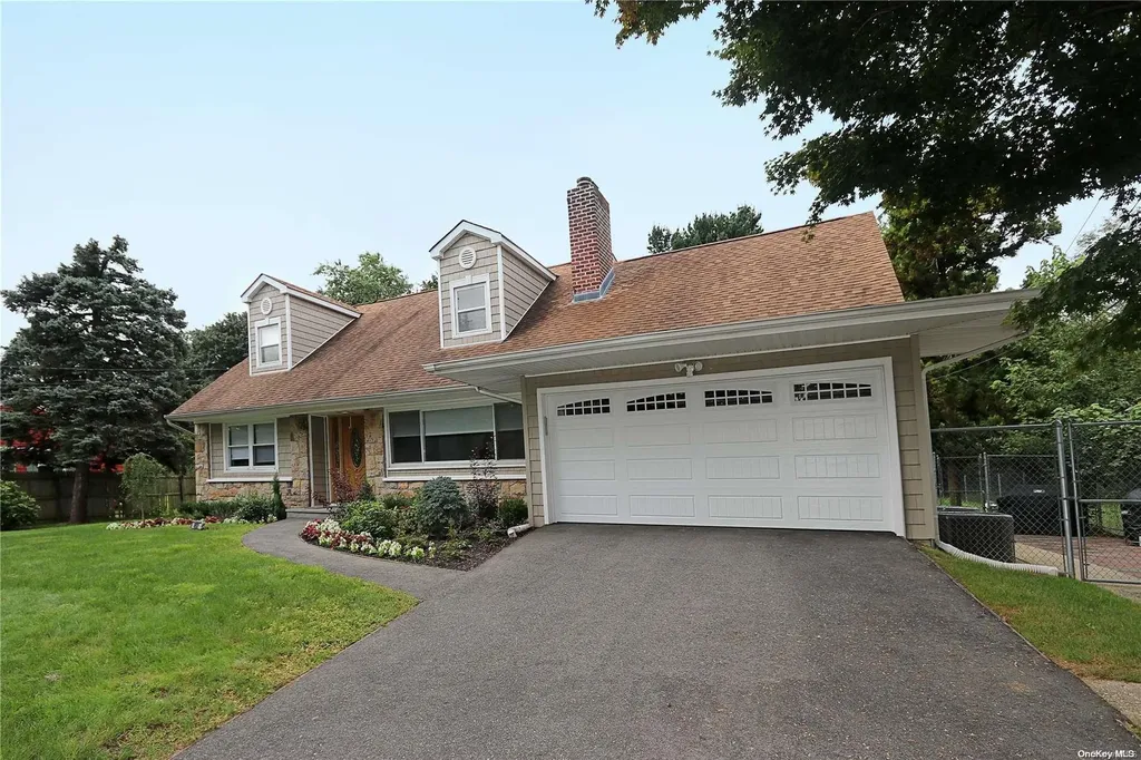 492 Landing Avenue Smithtown NY 11787