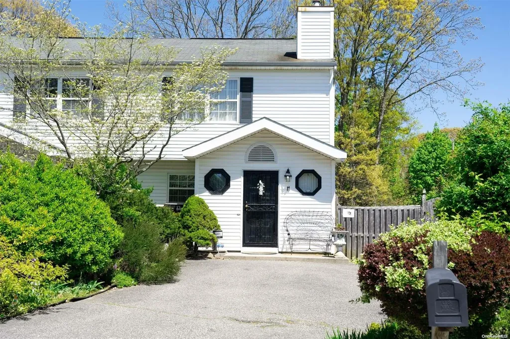 11 Trim Street Bay Shore NY 11706