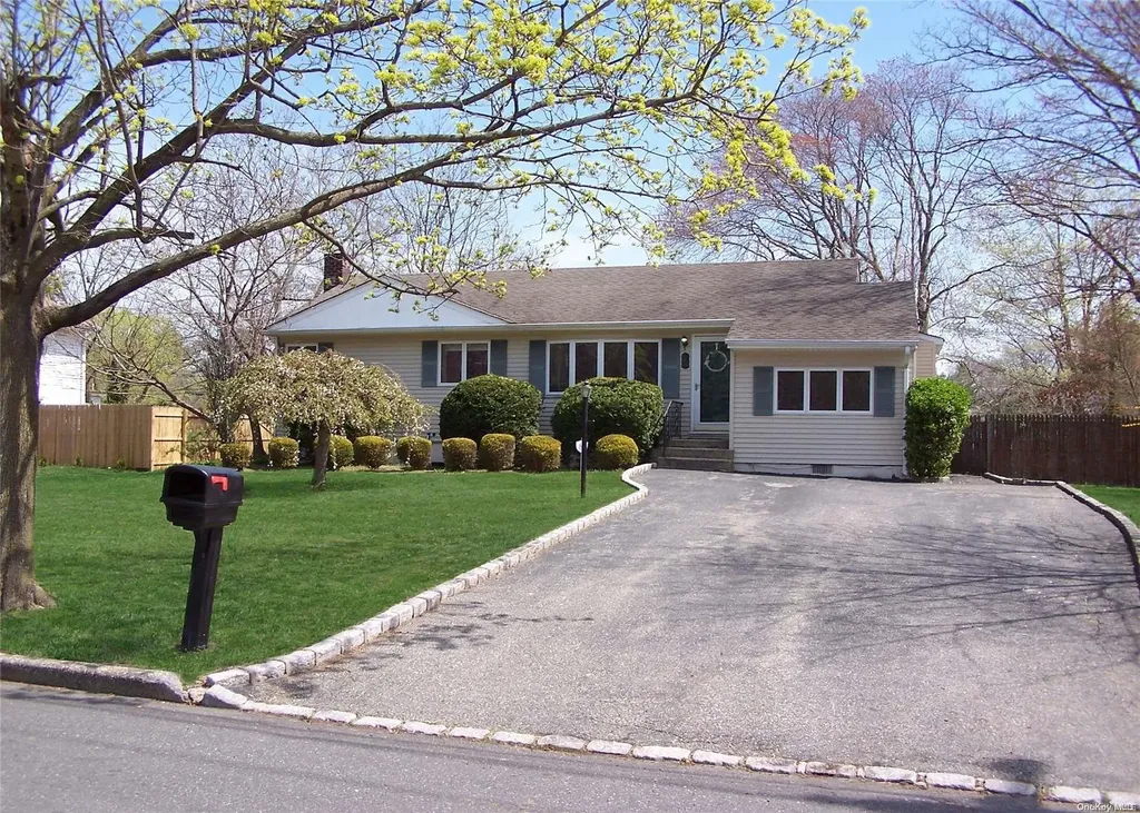 169 Mount Pleasant Road Smithtown NY 11787