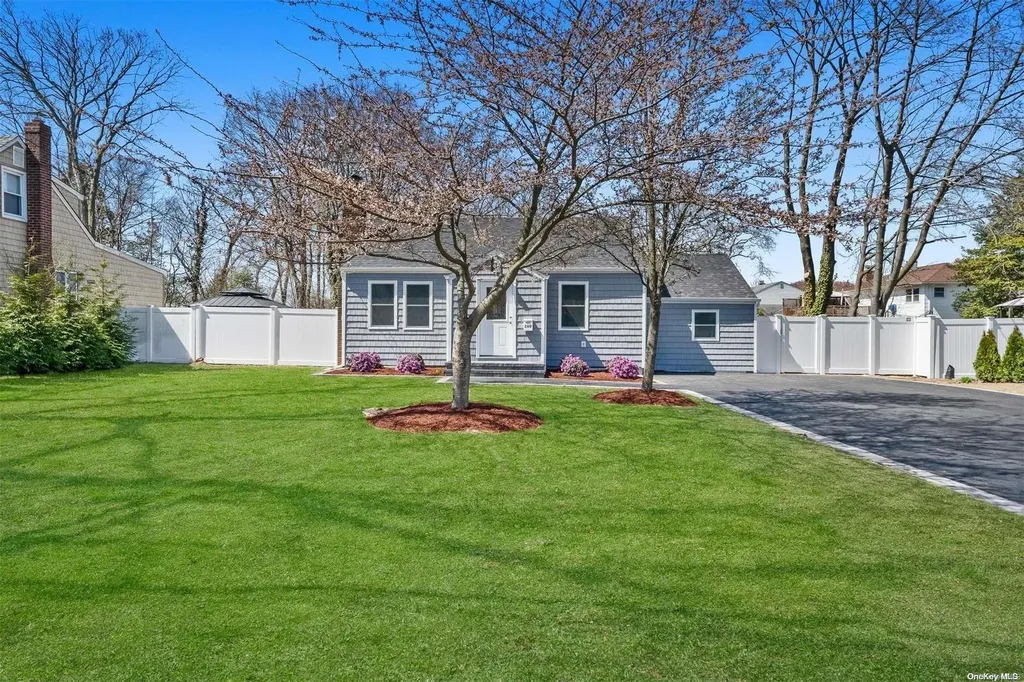 260 Ferndale Boulevard Islip NY 11751