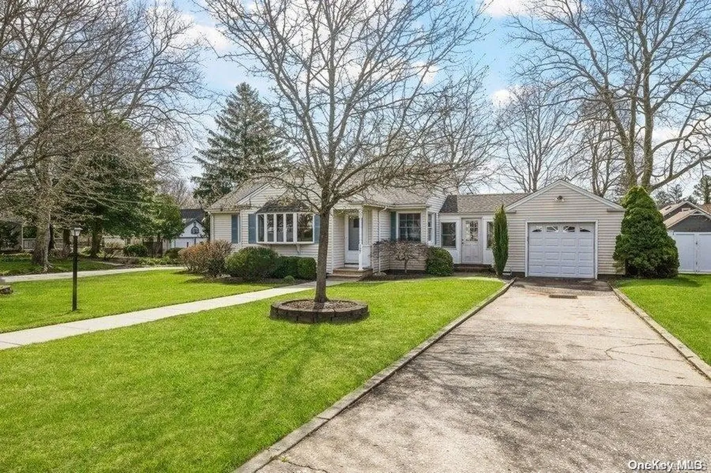 127 Ackerly Street Riverhead NY 11901