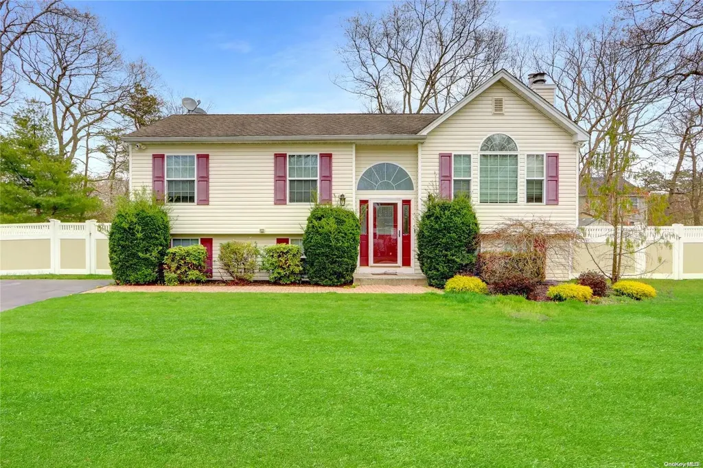 35 Windus Drive Shirley NY 11967